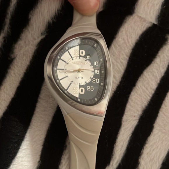 Cream rubber Umbro watch U456 - Picture 3 of 4